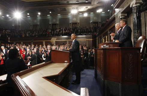 Tổng thống Obama kêu gọi các nghị sĩ bỏ qua trò chơi chính trị để giải quyết khó khăn kinh tế. Ảnh: AFP