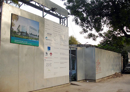 Dự án khách sạn Novotel Hanoi on the Park thời điểm bị dừng xây dựng năm 2009. Ảnh: Nguyễn Hưng